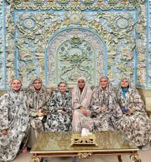 عکس یادگاری زنان گردشگر اروپایی در ایران+عکس