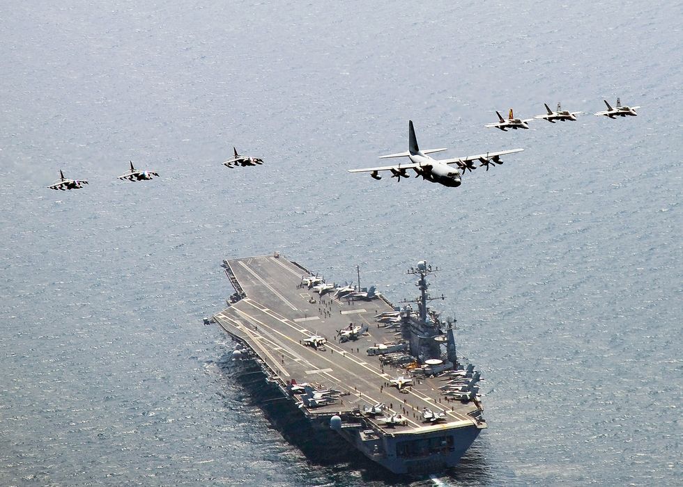 C-130؛ اگر جنگ هسته ای رخ دهد این هواپیما خطرناک ترین هواپیما در آسمان خواهد بود(+عکس)