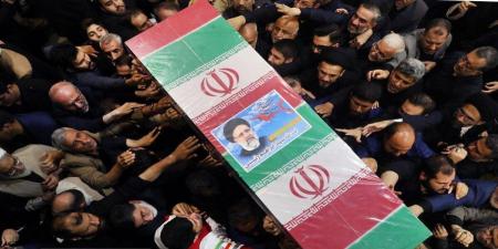 تصویری از فرزند رهبر انقلاب در مراسم تشییع پیکر شهید رئیسی