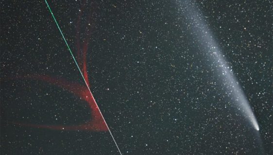تصویر روز ناسا: دنباله‌دار و شهاب‌سنگ در یک قاب