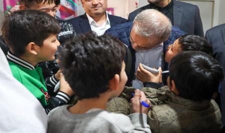 تصویر معناداری که دکتر پزشکیان از دانش آموزان منتشر کرد