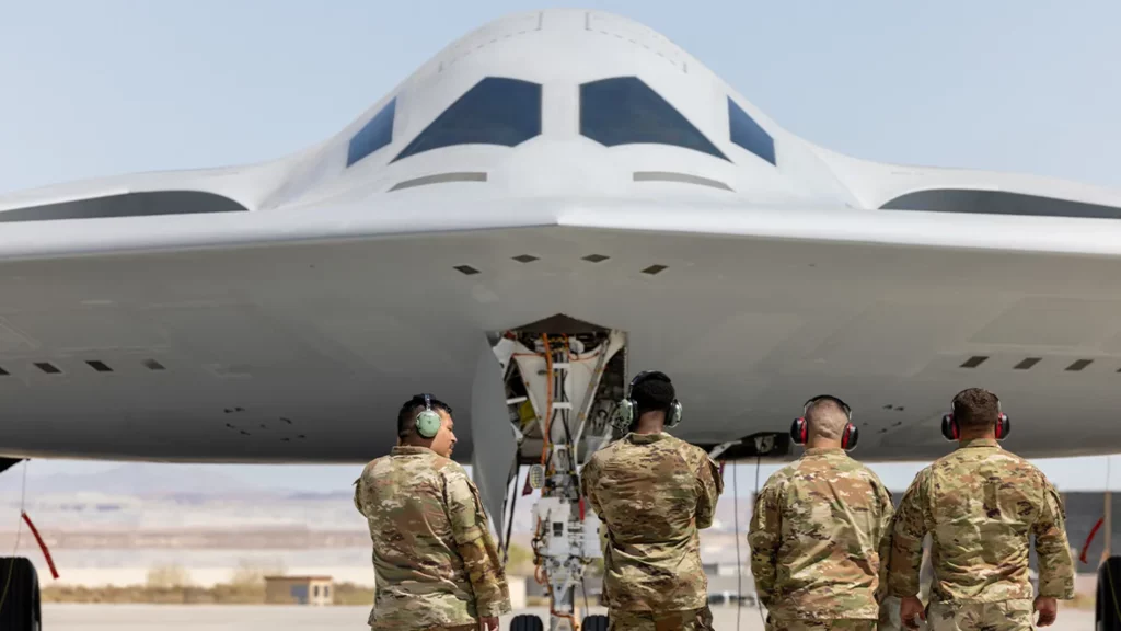نخستین پرواز دومین بمب‌افکن B-21 Raider